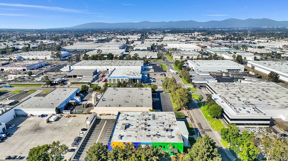 More Photos Of 3501 W Garry Ave, Santa Ana Warehouse For Lease
