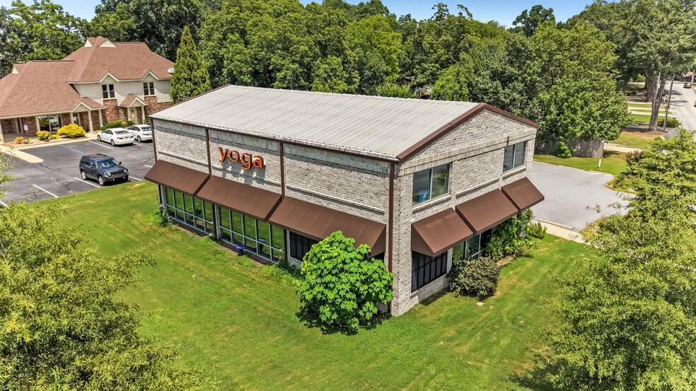 More Photos Of 414 W Fernwood Dr, Simpsonville General Retail For Sale
