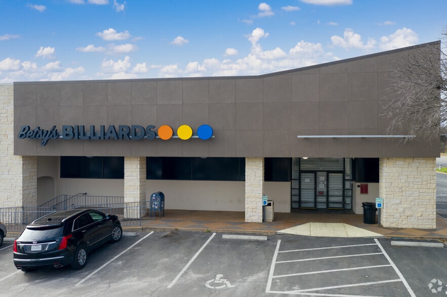 More Photos Of 1901 W William Cannon Dr, Austin Unknown For Lease