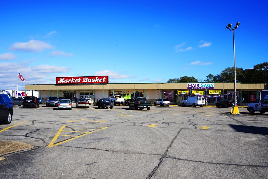 More Photos Of 931-951 3rd Ave, Lake Charles Storefront For Lease