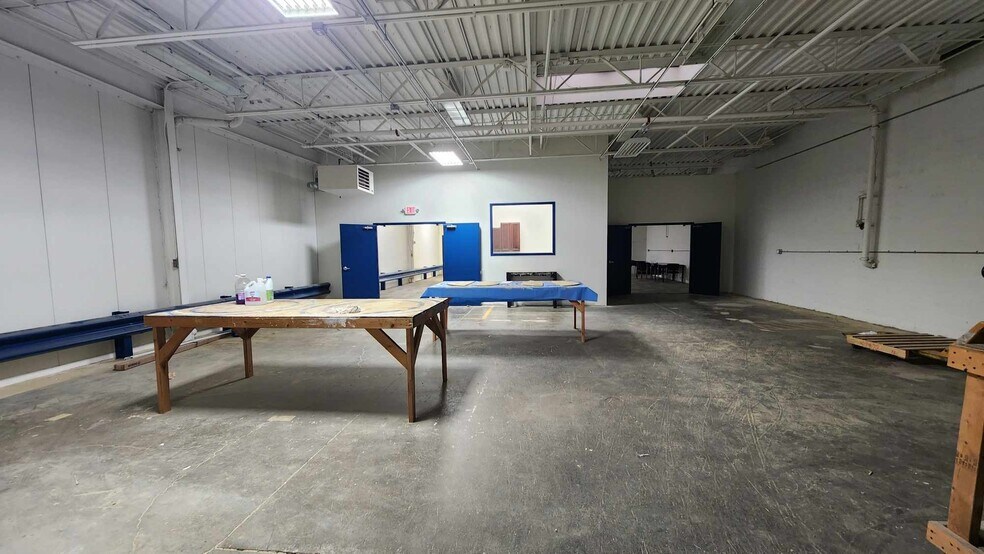 More Photos Of 286 W Greenwich Rd, Seville Warehouse For Lease
