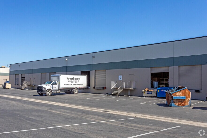 More Photos Of 4603 N Brawley Ave, Fresno Unknown For Lease