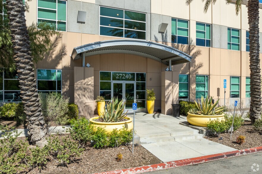 More Photos Of 27240 W Turnberry Ln, Valencia Office For Sale