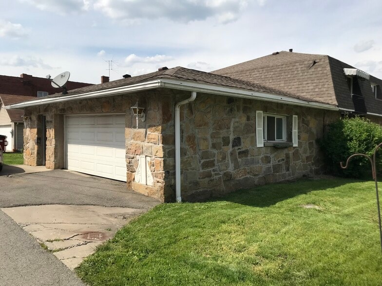 More Photos Of 318 Main St, Wampum Apartments For Sale