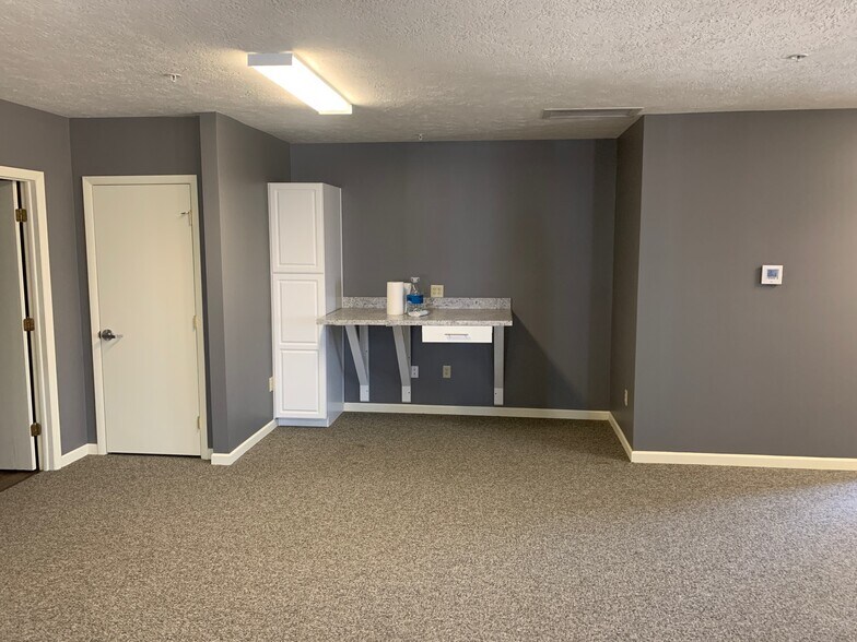 More Photos Of 3618-3642 Apache St, Uniontown Warehouse For Lease