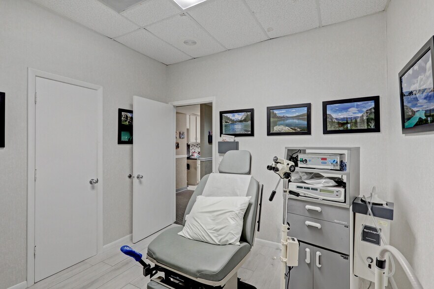 More Photos Of 3537 Forest Hill Blvd, West Palm Beach Medical For Lease