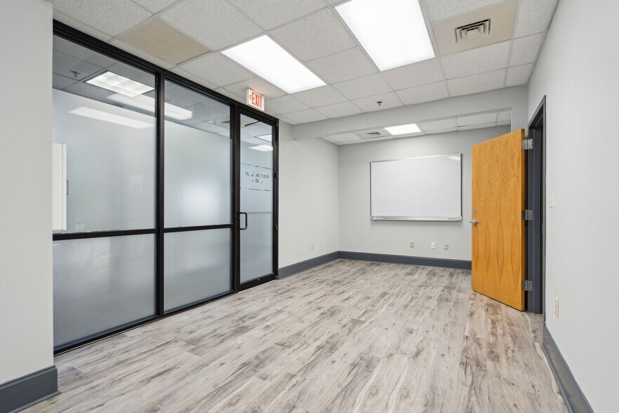 More Photos Of 710 Johnnie Dodds Blvd, Mount Pleasant Medical For Lease