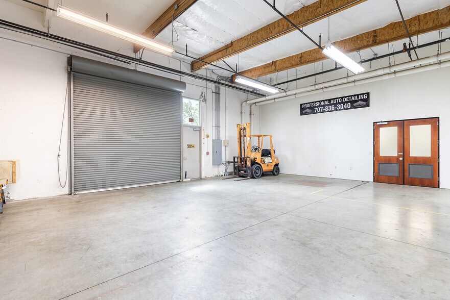 More Photos Of 600 American Way, Windsor Warehouse For Lease