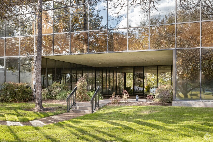 More Photos Of 10707 Corporate Dr, Stafford Coworking Space