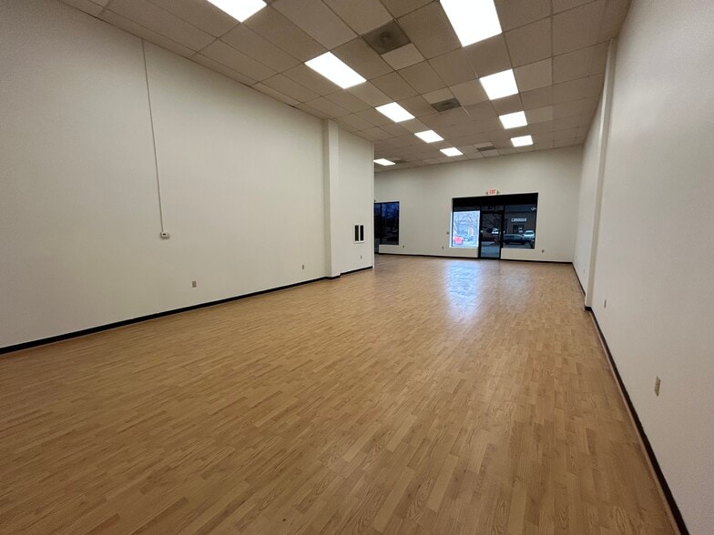 More Photos Of 713-741 Cady Dr, Fort Washington Storefront Retail Office For Lease