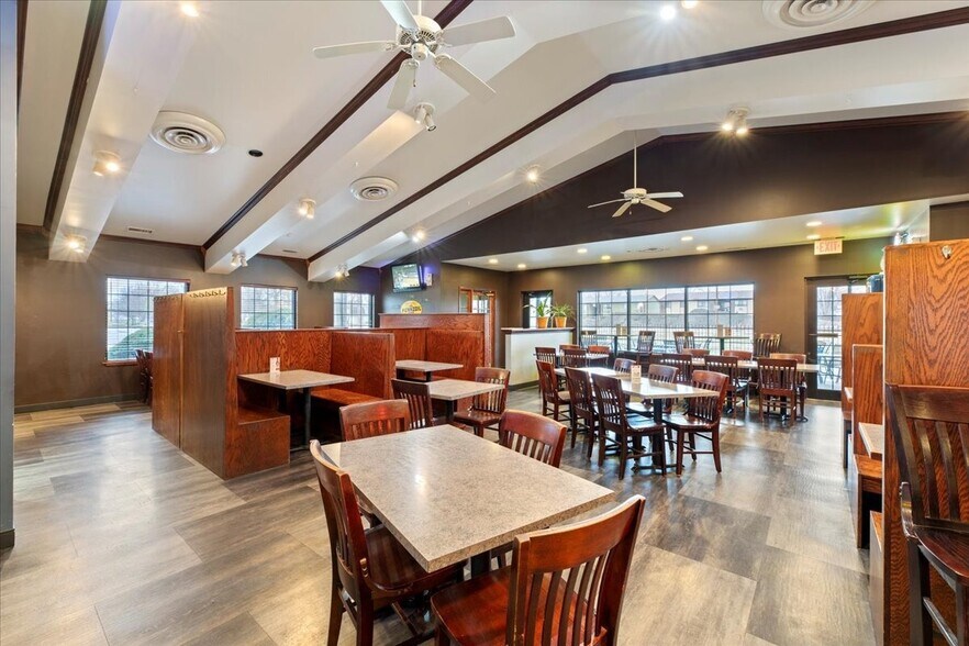More Photos Of 1207 S 35th St, Council Bluffs Restaurant For Sale