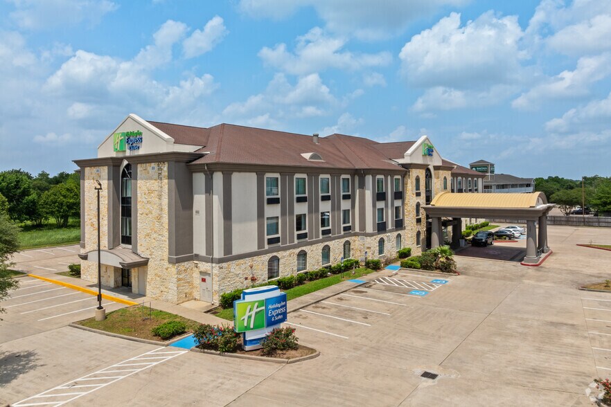 Primary Photo Of 2205 Barker Oaks Dr, Houston Hotel For Sale