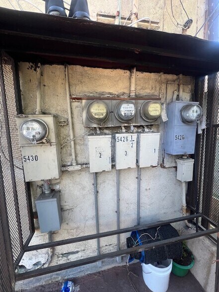 More Photos Of 5426 Compton Ave, Los Angeles Storefront Retail Residential For Sale