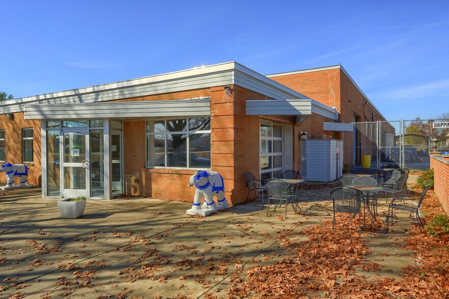 More Photos Of 150 Gamma Dr, Pittsburgh Light Manufacturing For Sale