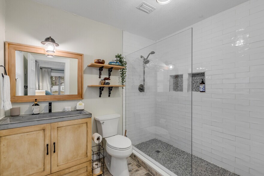 More Photos Of 801 Canal St, New Smyrna Beach Office For Sale