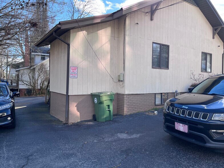 More Photos Of 899 Haywood Rd, Asheville Storefront Retail Office For Sale