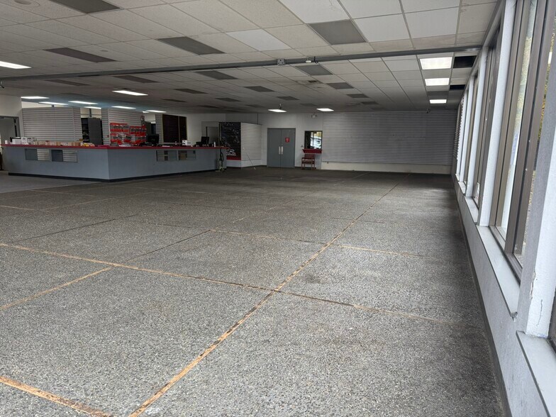 More Photos Of 16002 Pacific Ave S, Spanaway Auto Dealership For Sale