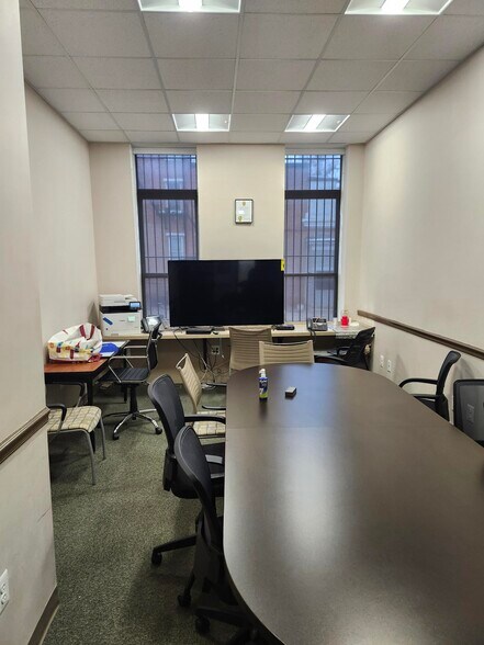 More Photos Of 1843 W Lexington St, Baltimore Office For Lease