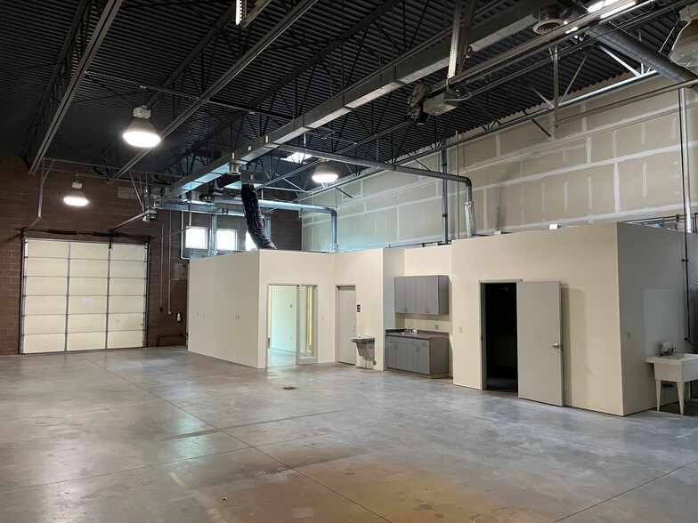 More Photos Of 1075 Ford St, Colorado Springs Warehouse For Lease