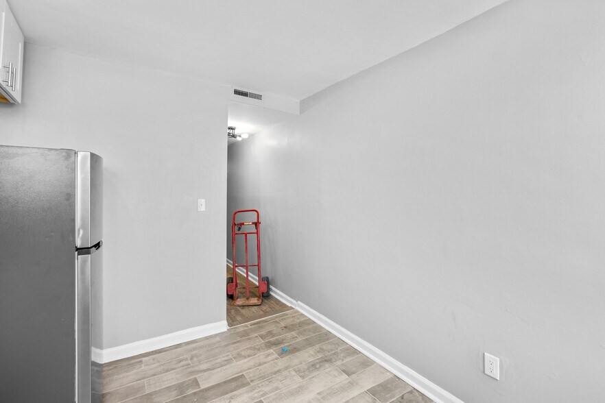 More Photos Of 2800 Huntingdon Ave, Baltimore Storefront Retail Residential For Lease