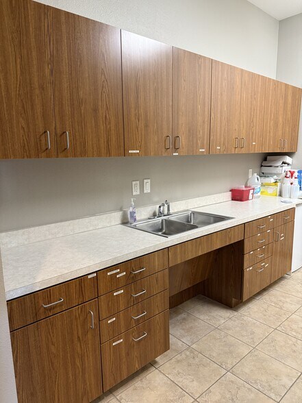 More Photos Of 1716 Chadwick Ct, Hurst Medical For Sale