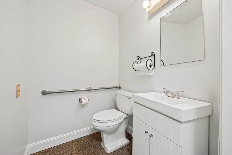 More Photos Of 3023 Eastland Blvd, Clearwater Office For Sale