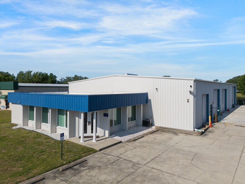 More Photos Of 1734 Apex Rd, Sarasota Warehouse For Lease