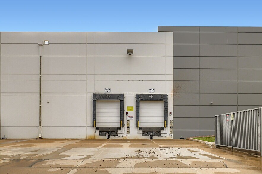 More Photos Of 6542 Fig St, Arvada Warehouse For Sale