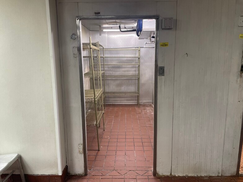 More Photos Of 1401 E Main St, Magnolia Freestanding For Lease