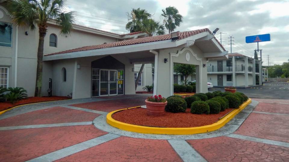 More Photos Of 6 N Sam Houston Pky E, Houston Hotel For Sale