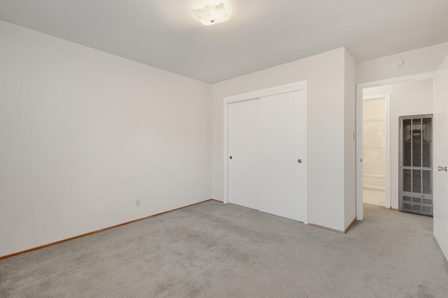 More Photos Of 6 Garden Ct, Belmont Apartments For Sale