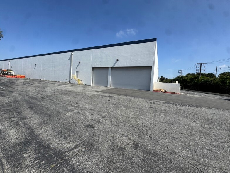 More Photos Of 18502 S Laurel Park Rd, Compton Warehouse For Lease