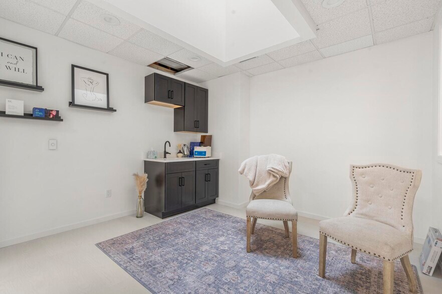 More Photos Of 276 Main St, Farmington Medical For Lease