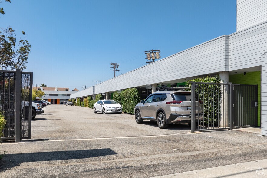 More Photos Of 3767 Overland Ave, Los Angeles Loft Creative Space For Lease
