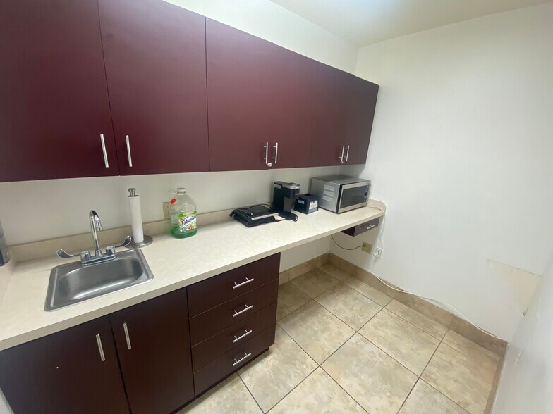 More Photos Of 3080 W Flagler St, Miami Medical For Sale