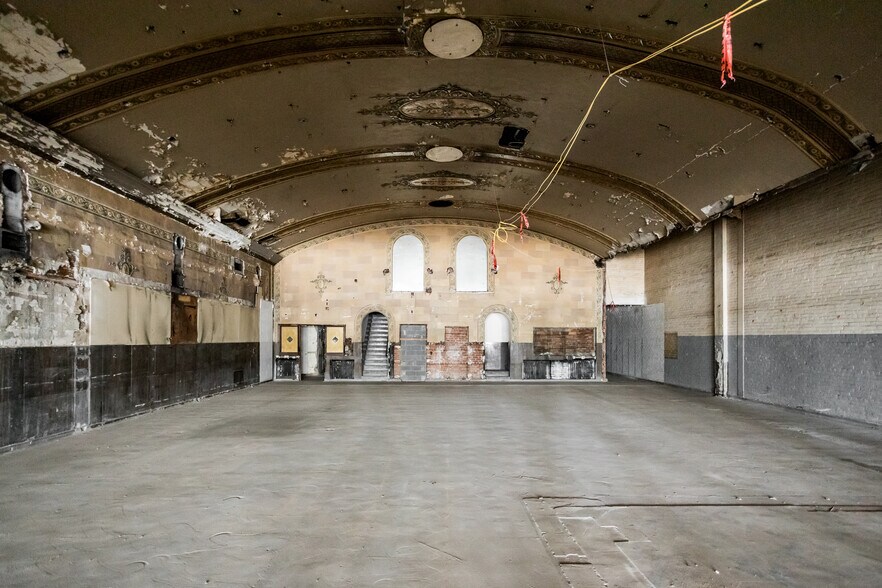 More Photos Of 6532 Woodward Ave, Detroit General Retail For Sale
