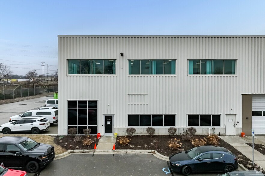 More Photos Of 12200 Middlebelt Rd, Livonia Manufacturing For Lease