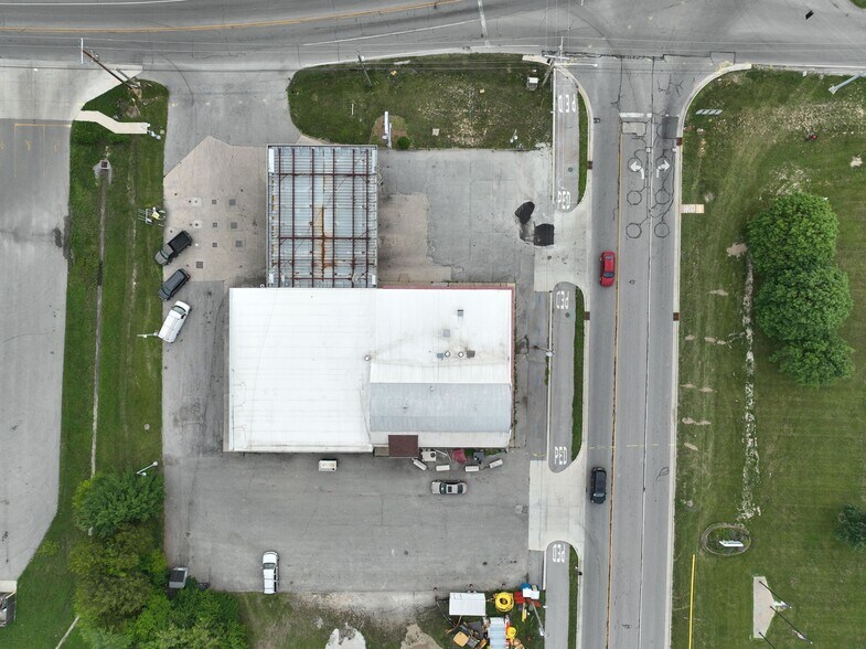 More Photos Of 912 1/2 S Main St, Monticello Storefront For Lease