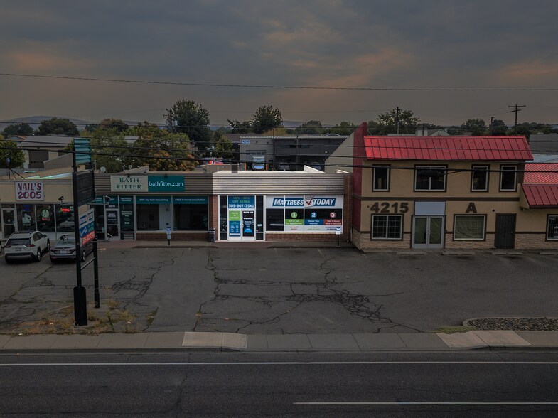 More Photos Of 4207 W Clearwater Ave, Kennewick General Retail For Lease