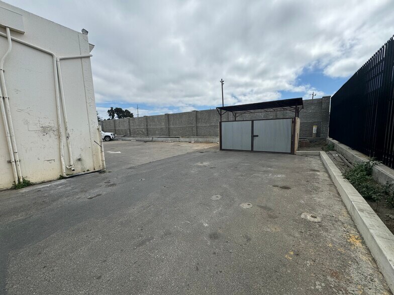 More Photos Of 352 Griffin St, Salinas Warehouse For Sale