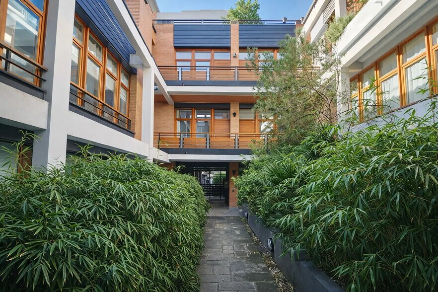 Primary Photo Of 250 Avenue Du Président Wilson, Saint-Denis Office For Sale