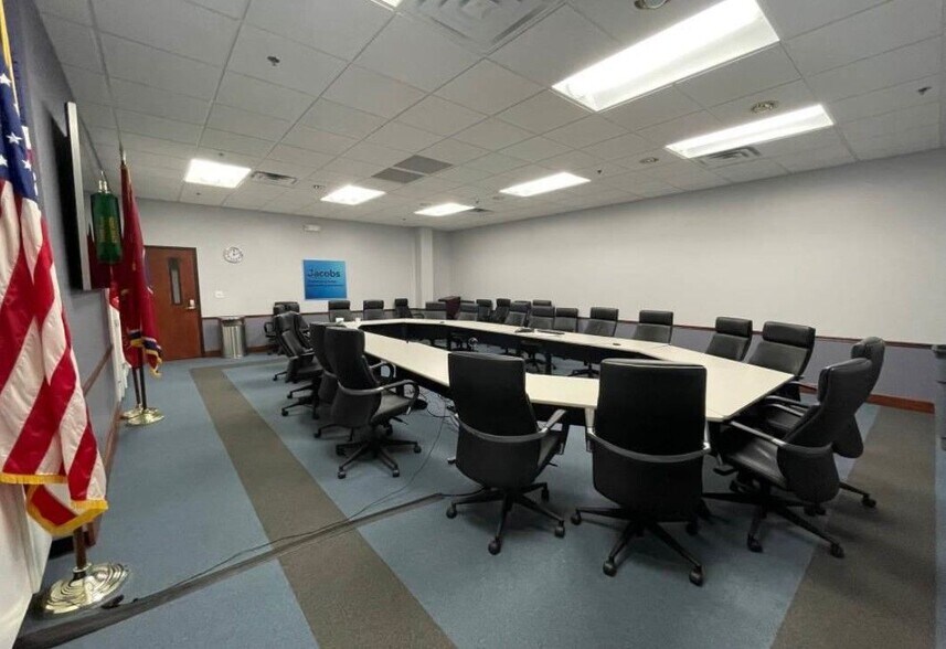 More Photos Of 125 Broadway Ave, Oak Ridge Office For Sale