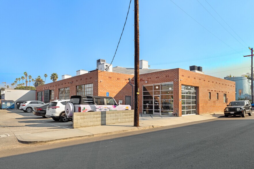 More Photos Of 523 Victoria Ave, Venice Loft Creative Space For Lease