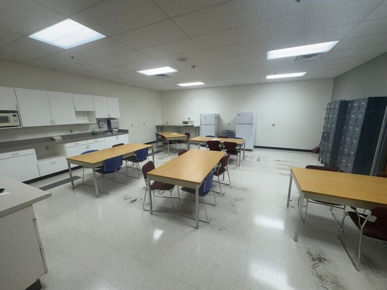 More Photos Of 796 N Sunnyside Rd, Decatur Office For Lease
