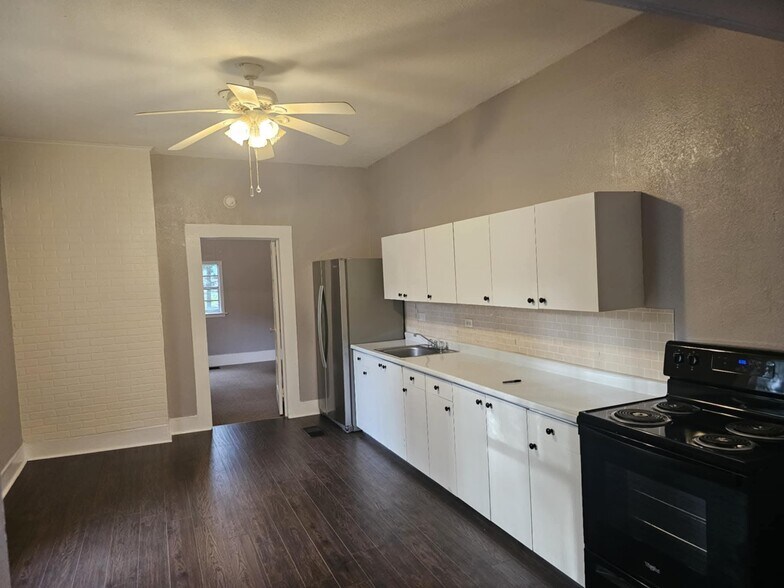 More Photos Of 630 Worth St, Hemphill Multifamily For Sale