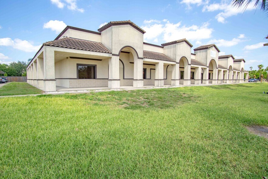 More Photos Of 848 Palm Dr, Elsa Office For Lease
