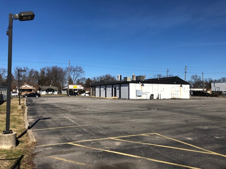 More Photos Of 3535 W 16th St, Indianapolis Bar For Sale