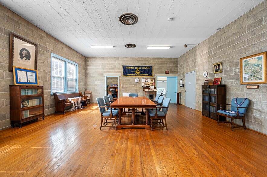 More Photos Of 27 Brandes St, Webster Office For Sale
