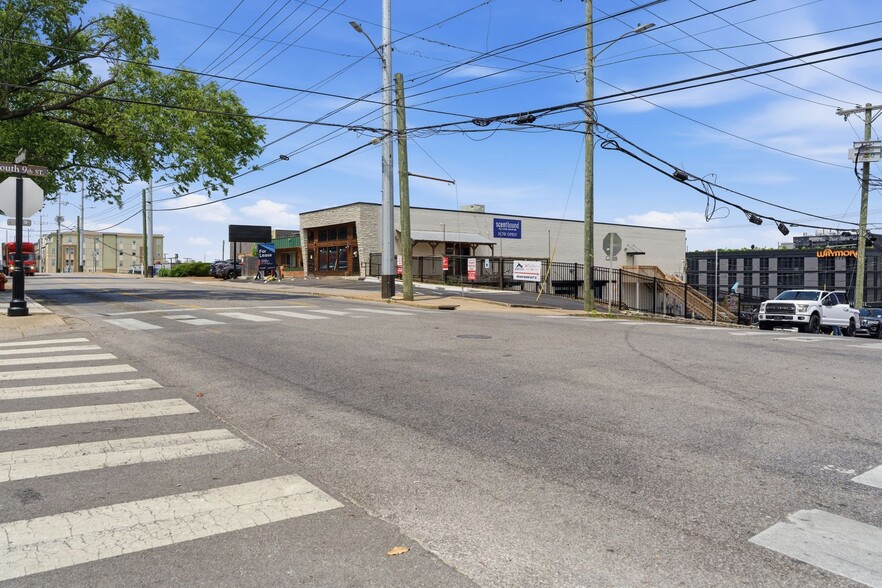 More Photos Of 823 Woodland St, Nashville Freestanding For Lease