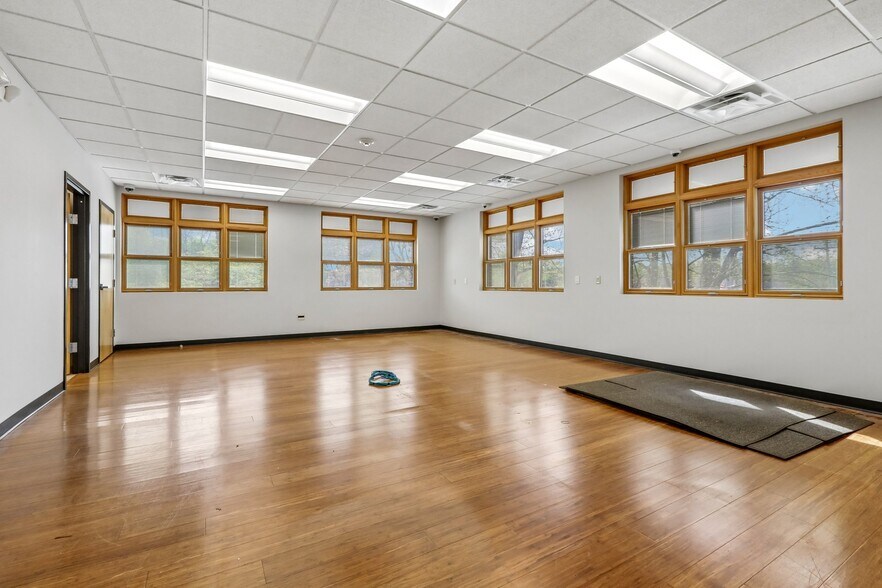 More Photos Of 92 Union Ave, Cresskill Office For Sale